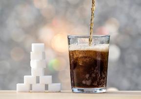 Налог на сахар: НДС на сладкие напитки повышается